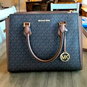 MK purse . Great condition!